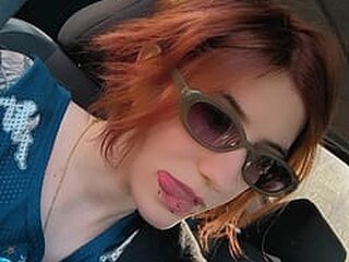 MILF Yeshe Hot